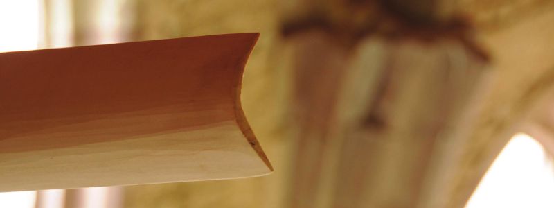 Ausschnitt Nahansicht der Skulptur „Die Grenzen des Wachstums“ in der Wintringer Kapelle