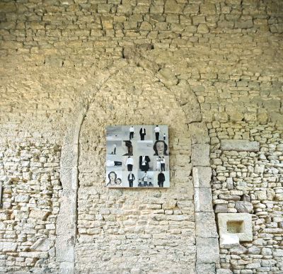 Quadratisches Wandbild im Bogenfeld des vermauerten Westportals