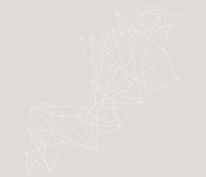 Abstrakte weiße Linienstruktur auf hellgrauem Hintergrund, an eine Karte oder ein Netzwerk erinnernd.